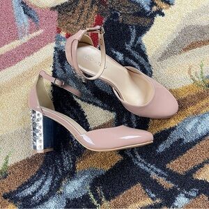 NWT HEELS LE CHATEAU 36